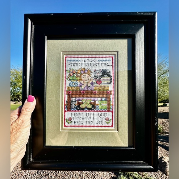 Needlepoint Framed “Work Fascinates Me” Hangable Frame stands. Hand made. - Picture 3 of 13